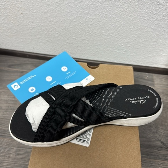 Clarks Women's Cloudsteppers  Sandals (WIDE) - Picture 5 of 7